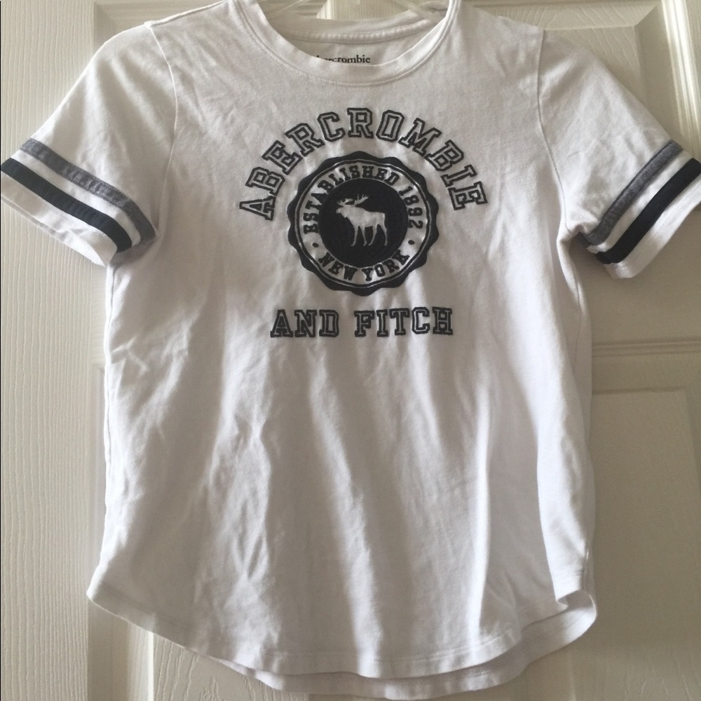 Embroidered tee